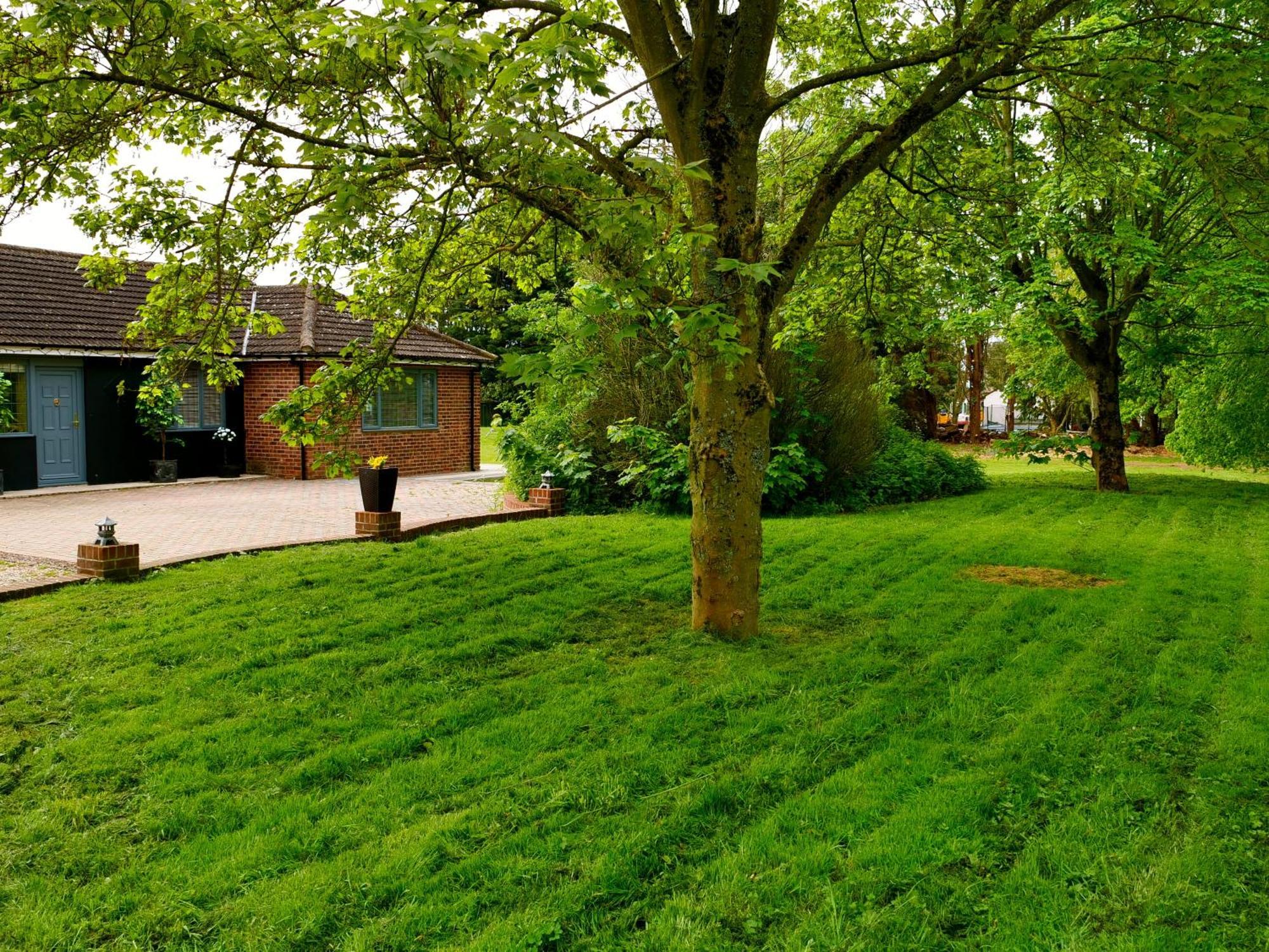 Deluxe 4 Or 5 Bed House With Hot Tub, Cinema Room Sleeps 15 Saffron Walden Εξωτερικό φωτογραφία