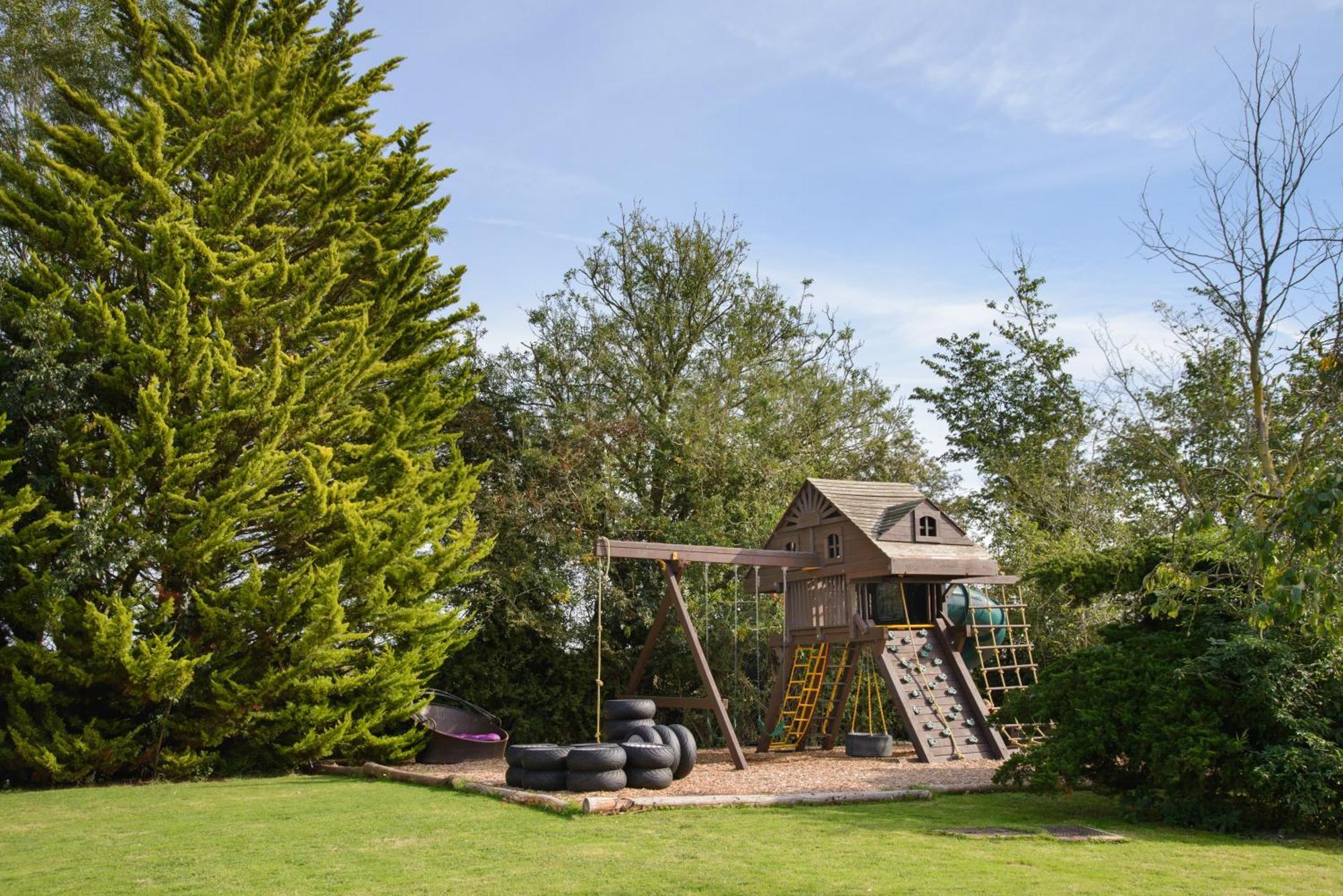 Deluxe 4 Or 5 Bed House With Hot Tub, Cinema Room Sleeps 15 Saffron Walden Εξωτερικό φωτογραφία