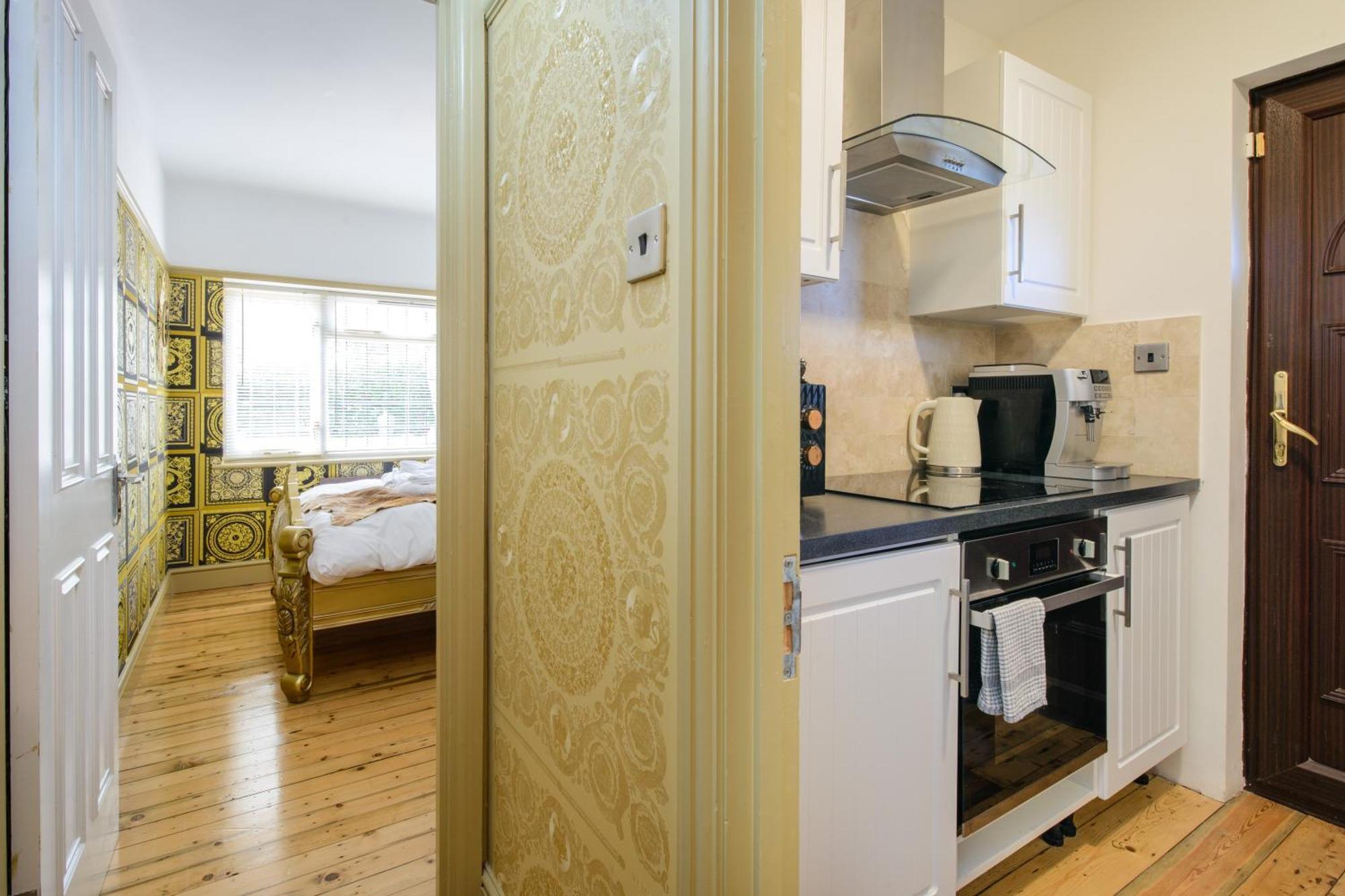 Deluxe 4 Or 5 Bed House With Hot Tub, Cinema Room Sleeps 15 Saffron Walden Εξωτερικό φωτογραφία