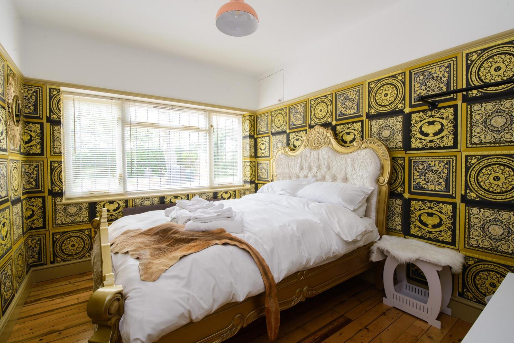 Deluxe 4 Or 5 Bed House With Hot Tub, Cinema Room Sleeps 15 Saffron Walden Εξωτερικό φωτογραφία