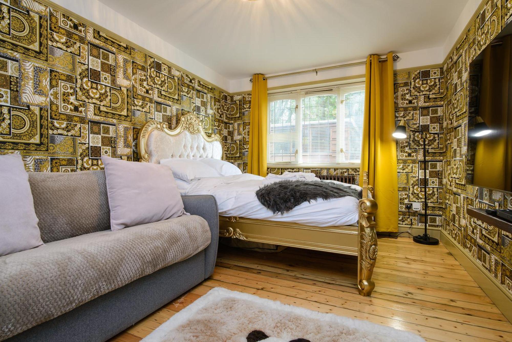 Deluxe 4 Or 5 Bed House With Hot Tub, Cinema Room Sleeps 15 Saffron Walden Εξωτερικό φωτογραφία