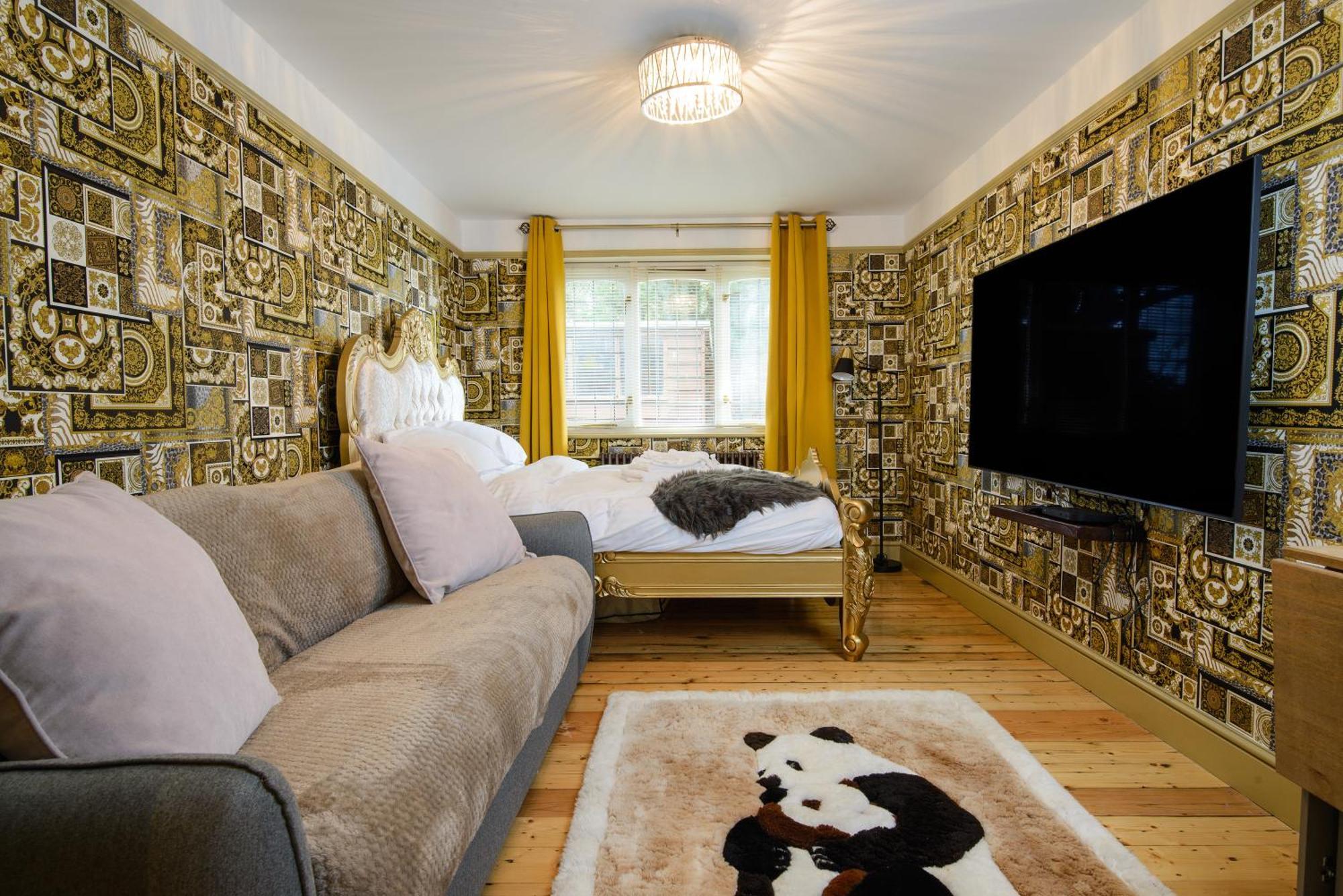 Deluxe 4 Or 5 Bed House With Hot Tub, Cinema Room Sleeps 15 Saffron Walden Εξωτερικό φωτογραφία