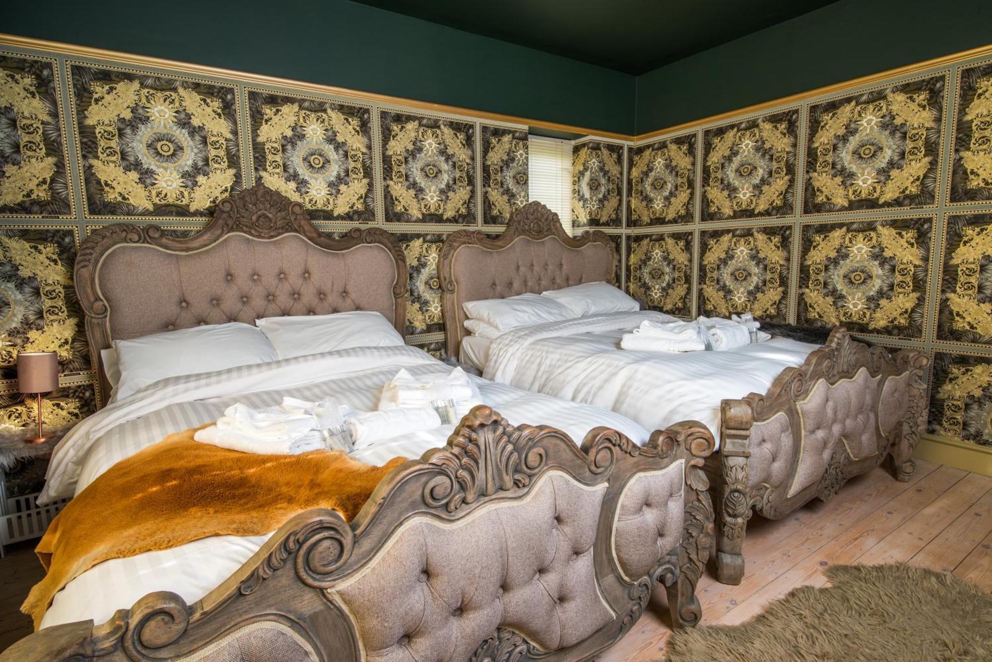 Deluxe 4 Or 5 Bed House With Hot Tub, Cinema Room Sleeps 15 Saffron Walden Εξωτερικό φωτογραφία