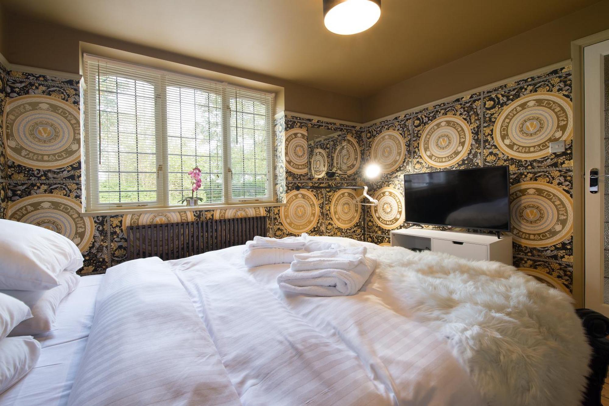 Deluxe 4 Or 5 Bed House With Hot Tub, Cinema Room Sleeps 15 Saffron Walden Εξωτερικό φωτογραφία
